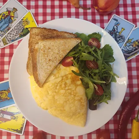 Brodsky's Cat Art بيت شباب